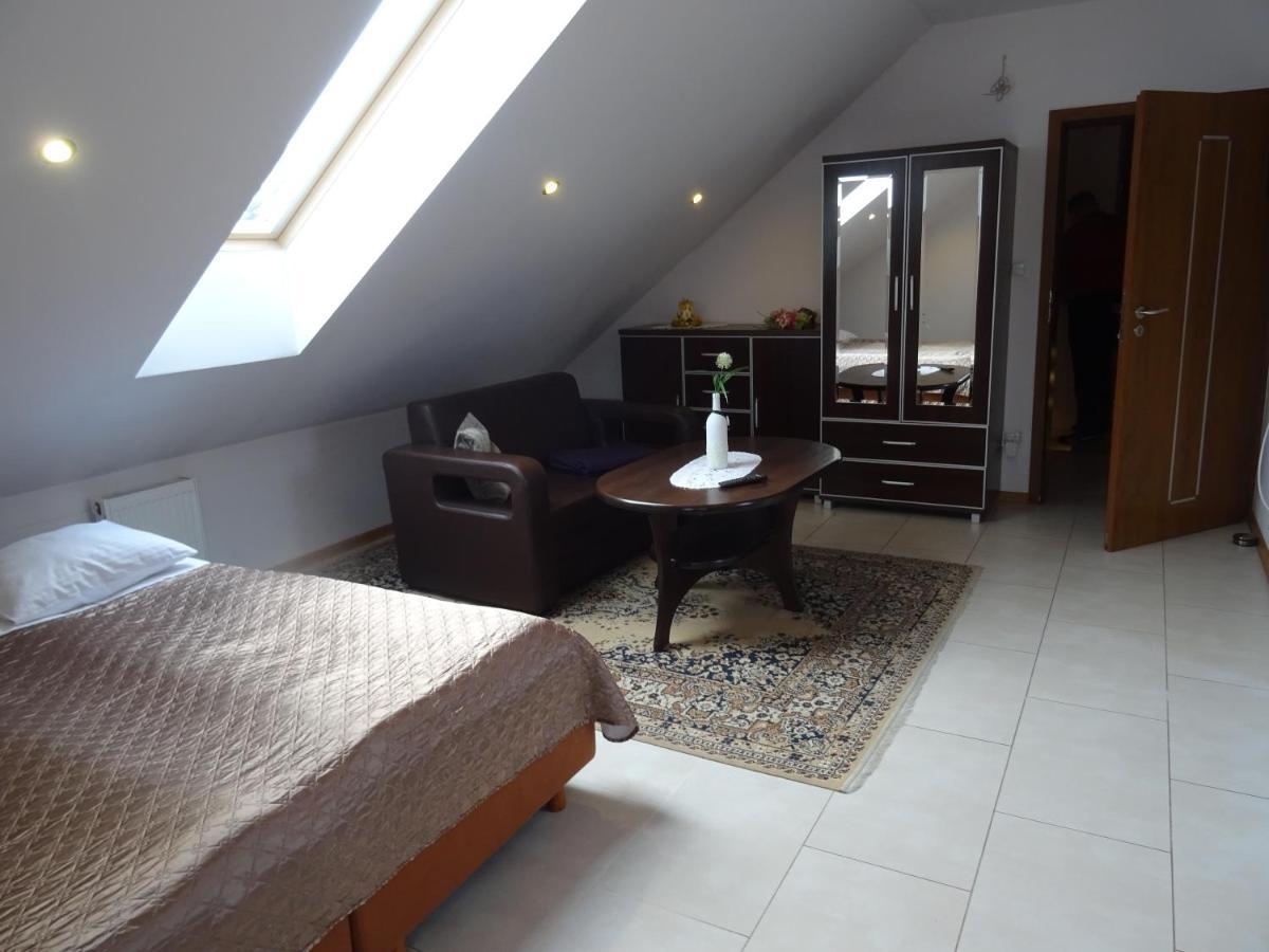 Gosciniec Klejnot Hotel Borowo Kültér fotó