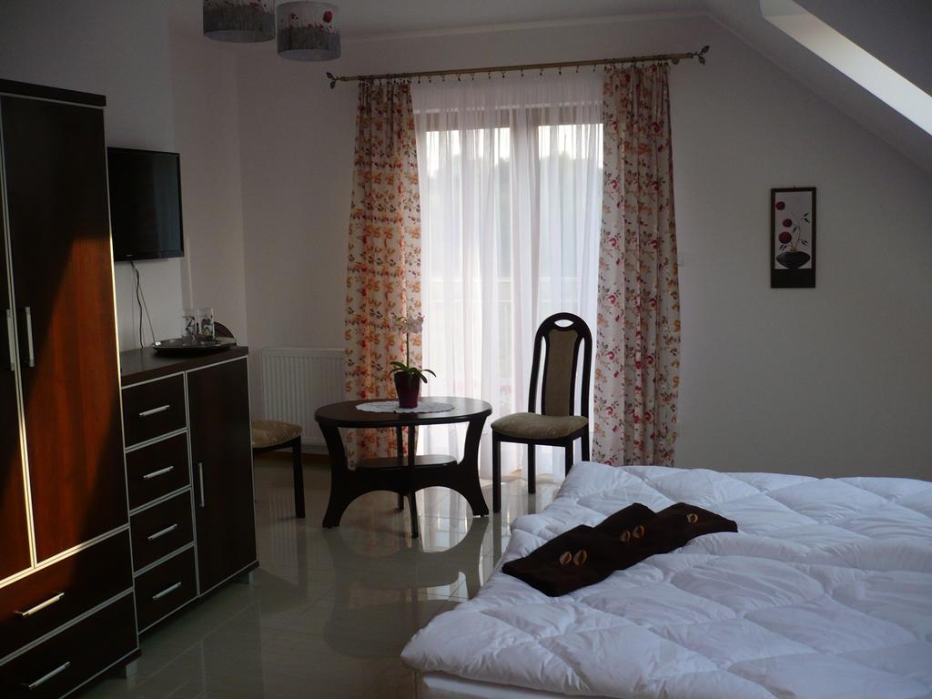 Gosciniec Klejnot Hotel Borowo Kültér fotó