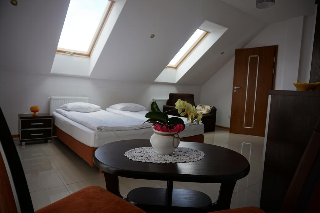 Gosciniec Klejnot Hotel Borowo Kültér fotó