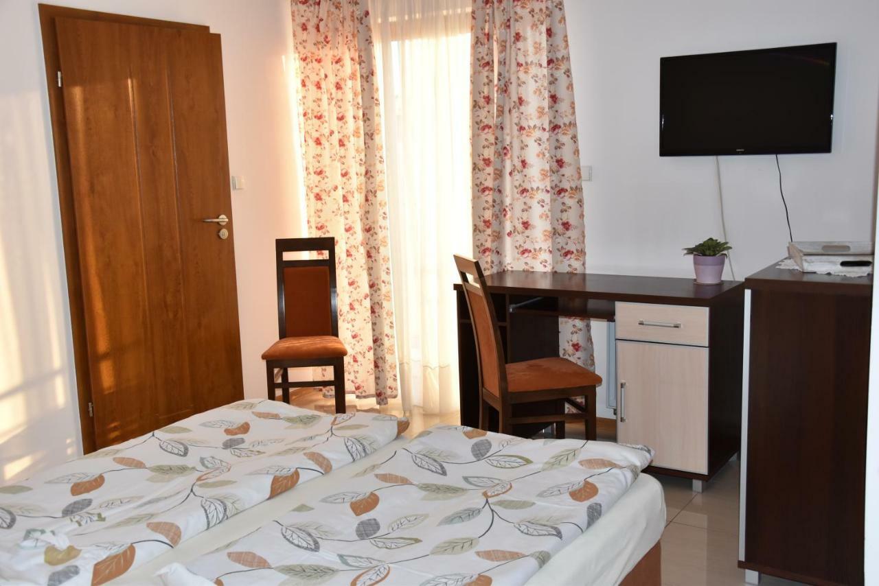 Gosciniec Klejnot Hotel Borowo Kültér fotó