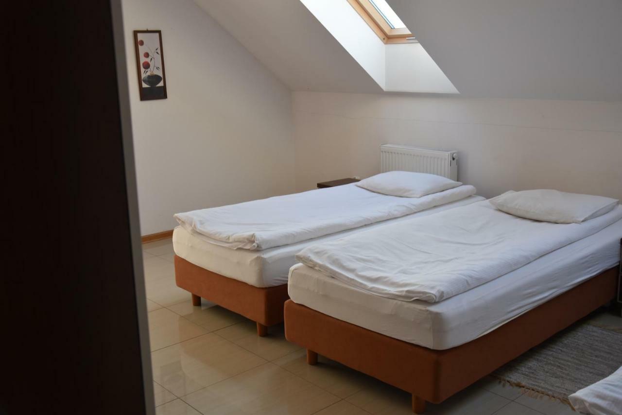 Gosciniec Klejnot Hotel Borowo Kültér fotó