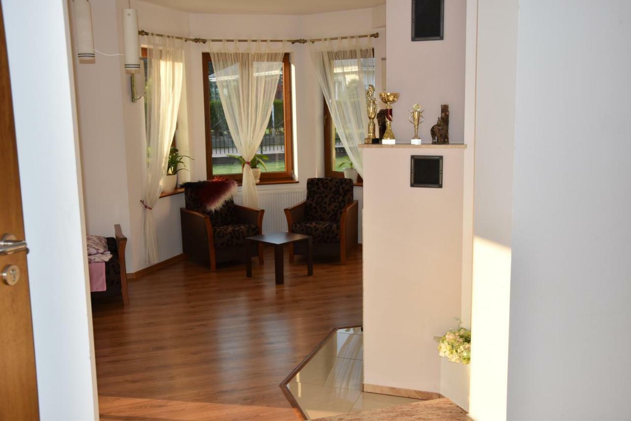 Gosciniec Klejnot Hotel Borowo Kültér fotó